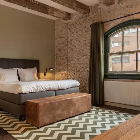 Onderwijshotel De Rooi Pannen 4*