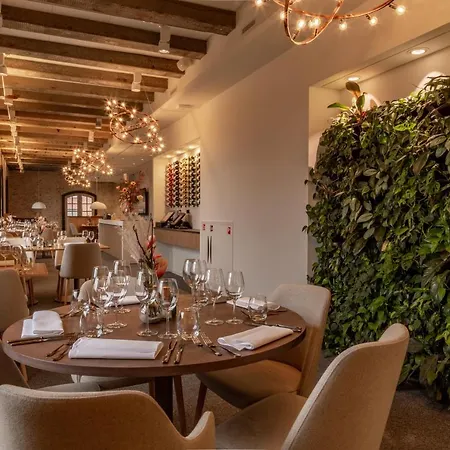 Onderwijshotel De Rooi Pannen Μπρέντα