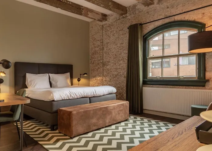 Onderwijshotel De Rooi Pannen 4*